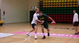 J.Valančiūnas ir D.Sabonis lieja prakaitą individualiose rinktinės treniruotėse