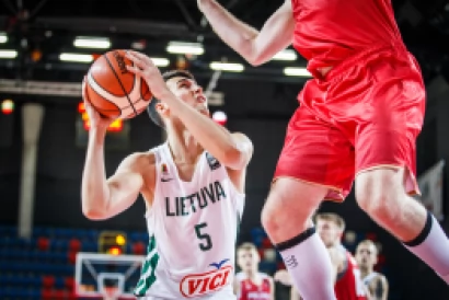 Dvidešimtmečiai Europos čempionato starte sutriuškino Lenkijos rinktinę