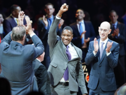 „Knicks“ medžios „Raptors“ stebukladarį
