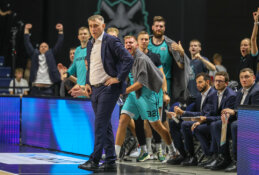 „Wolves“ pasipildė amerikiečiu vidurio puolėju