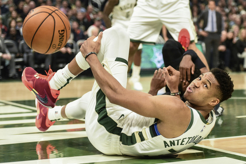 G.Antetokounmpo pasipiktino NBA teisėjų darbu prieš vaidybą aikštėje