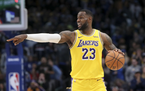 „Lakers“ lyderių nesulaikę „Suns“ žaidėjai patyrė nesėkmę