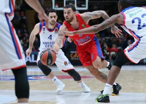 „Anadolu Efes“ išvykoje palaužė CSKA krepšininkus