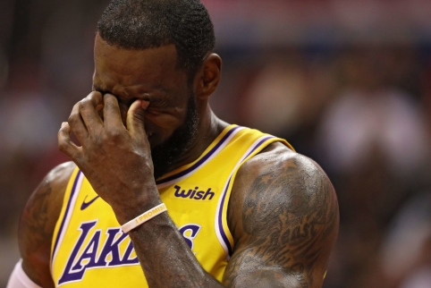 Fanai: atnaujintas „Lakers“ arenos stogas primena intymią moters kūno dalį