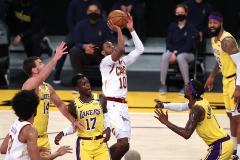 „Knicks“ nusitaikė į vieną iš „Lakers“ lyderių