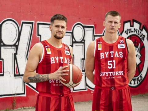 „Rytas“ pristatė aprangas: šįkart dominuoja raudona