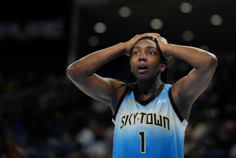 WNBA pirmenybėse į aikštę toliau skraido vibratoriai