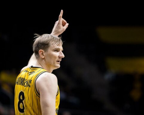 V. Kariniauskas: &bdquo;Einame ir graužiame parketą&ldquo;